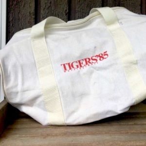 RARE Bag MICHIGAN DETROIT TIGERS 1985 World Series Duffel Collectible Red White